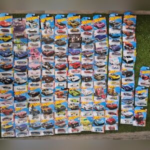 Hot Wheels And Matchbox Assorted Die-Cast Cars Set More 750 Cars